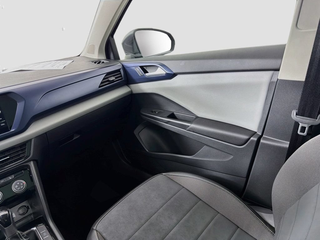 Used 2023 Volkswagen Taos SE w/ Panoramic Sunroof Package AWD/4WD image 23