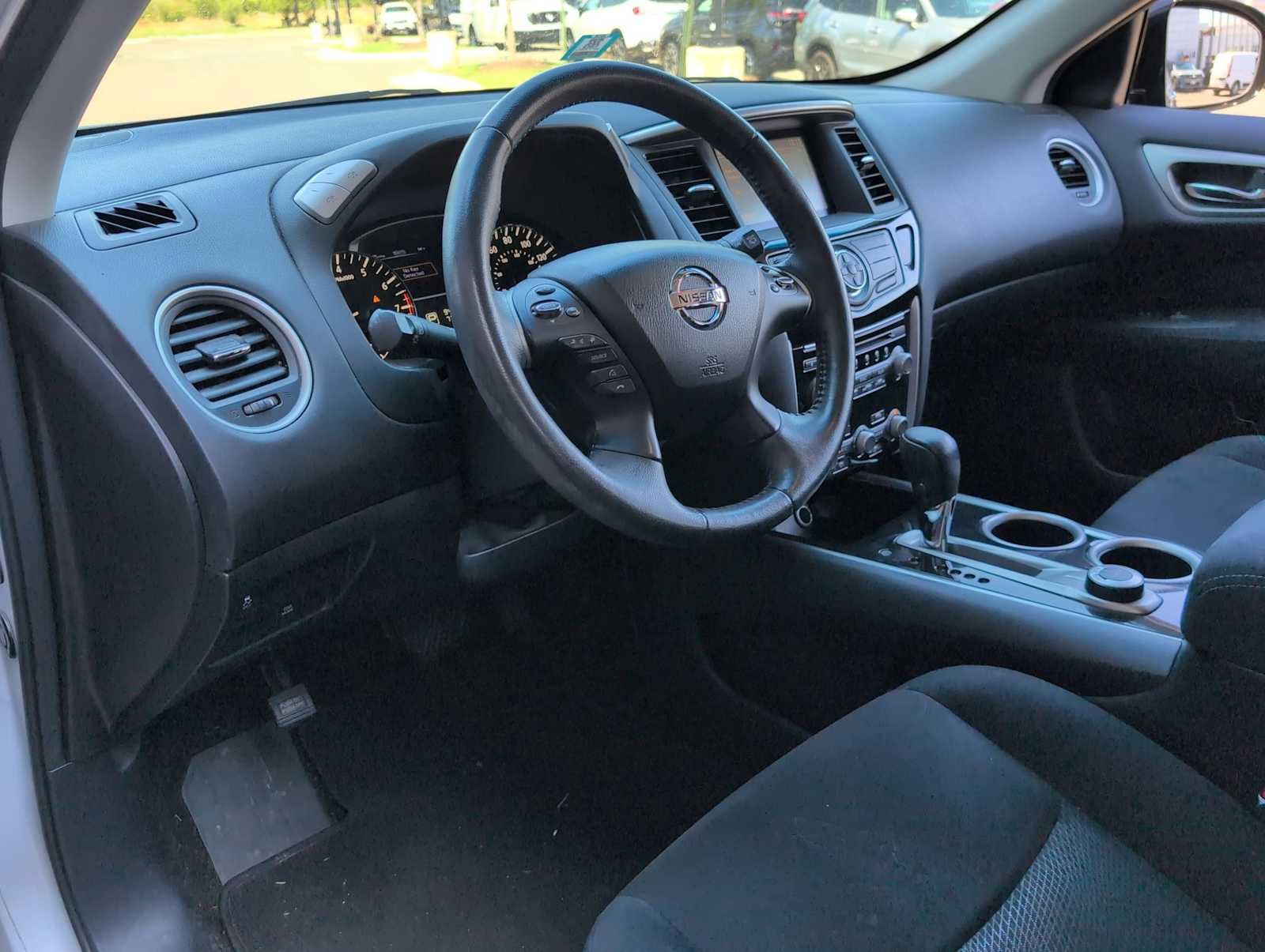Used 2014 Nissan Pathfinder SV image 10