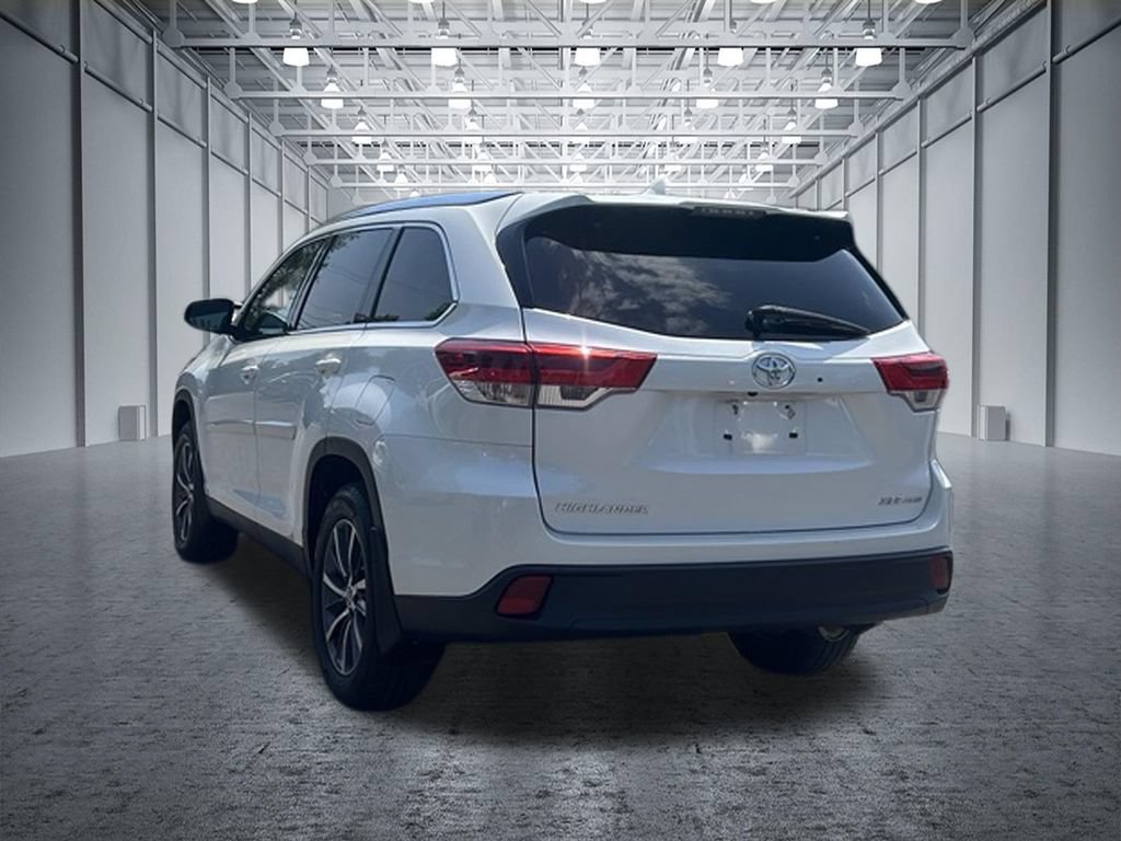 Used 2019 Toyota Highlander XLE AWD/4WD image 22