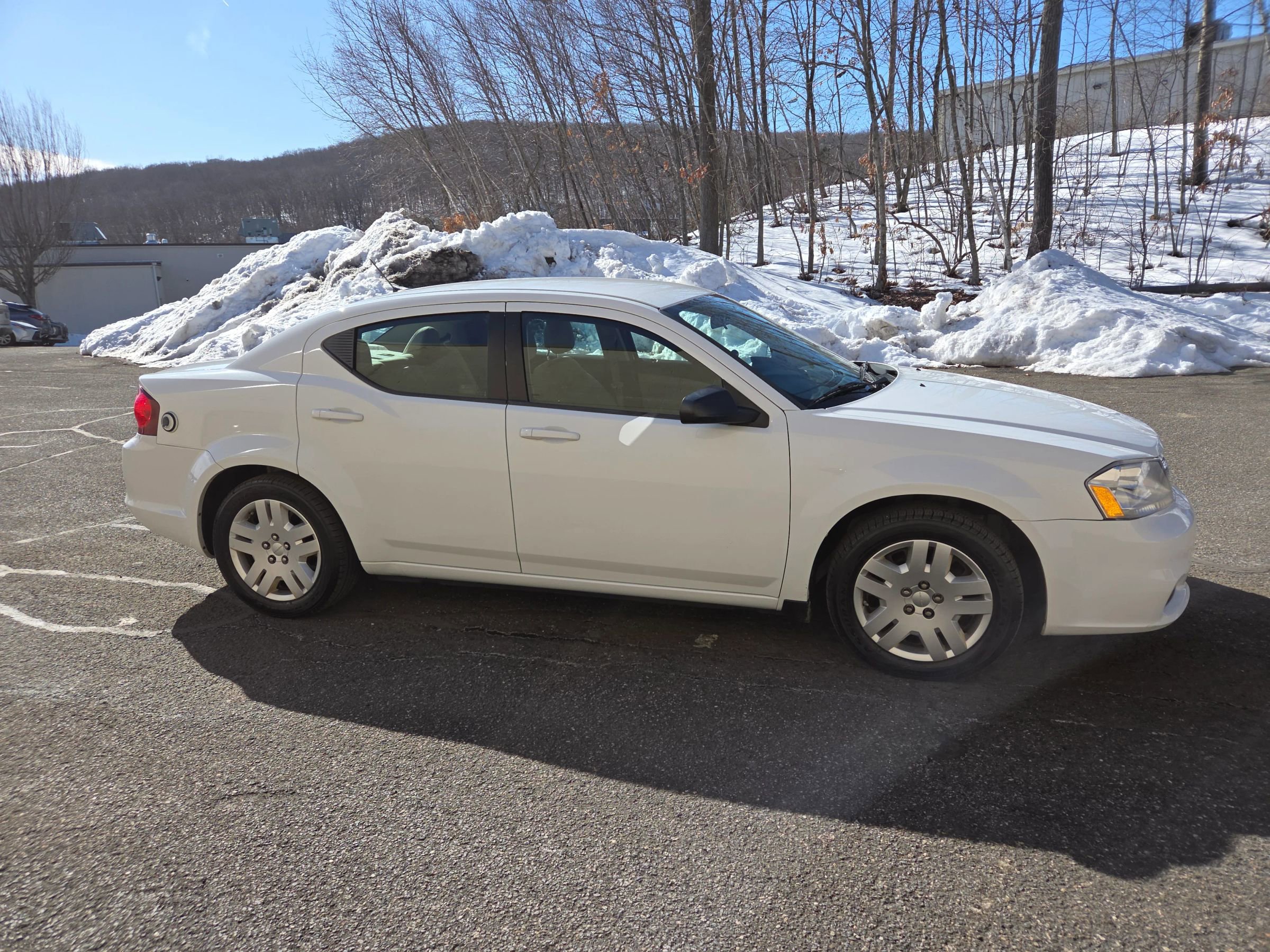 Used 2013 Dodge Avenger SE image 4