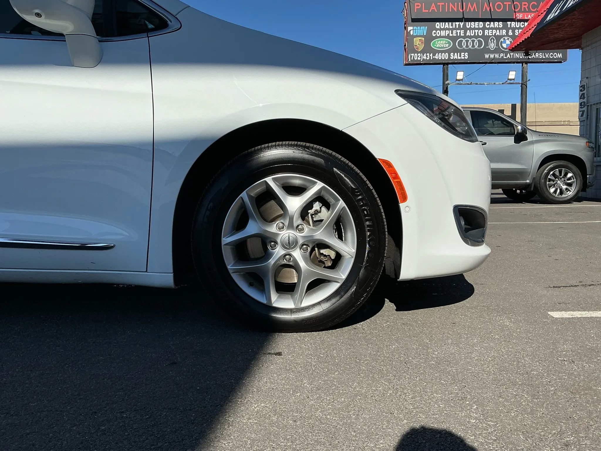 Used 2018 Chrysler Pacifica Touring-L w/ Advanced Safetytec Group image 13