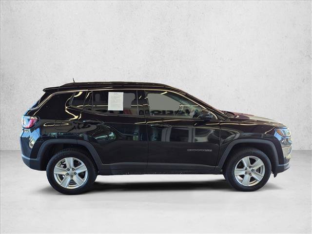 Used 2022 Jeep Compass Latitude w/ Convenience Group AWD/4WD image 4