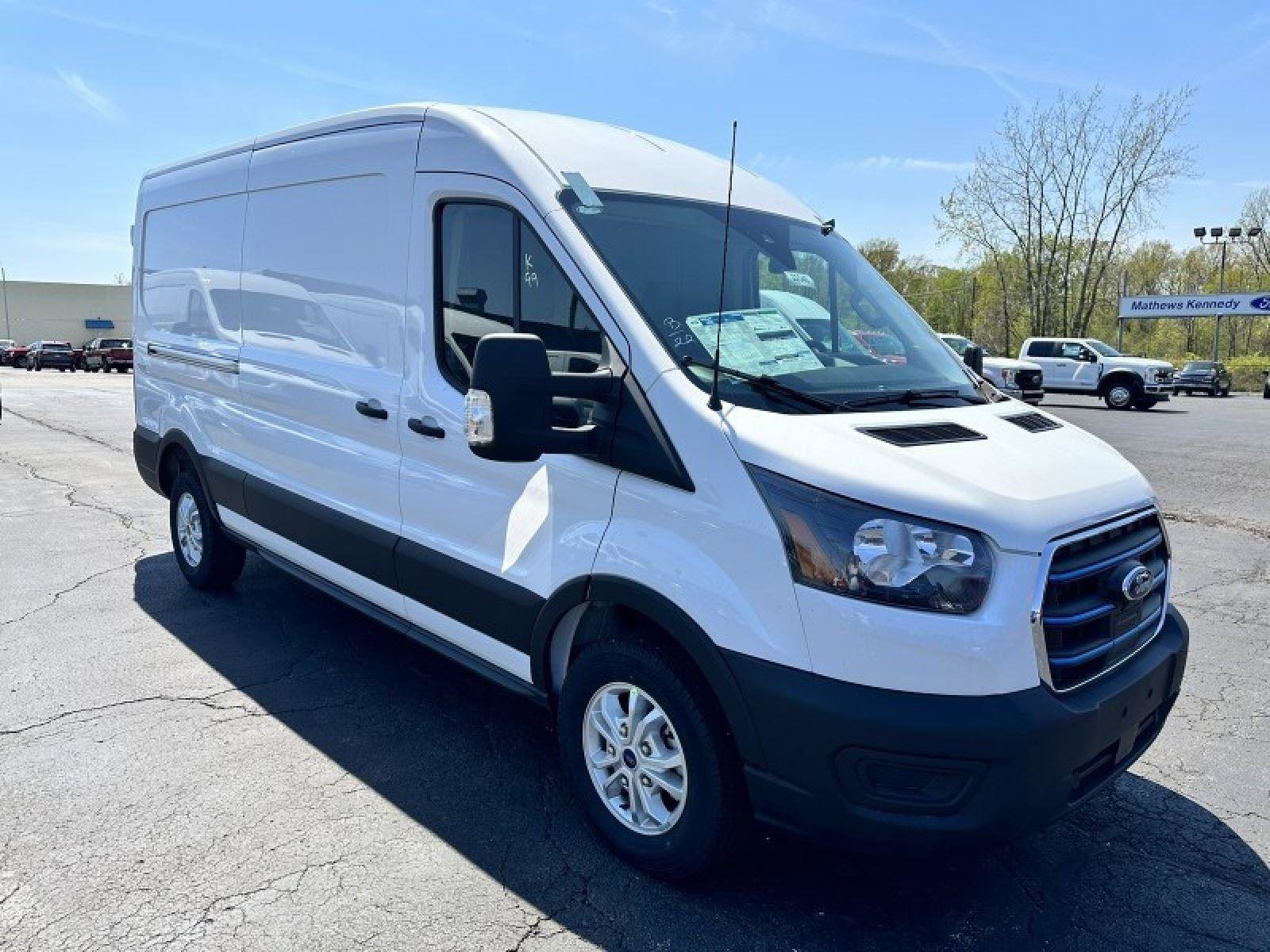 Used 2023 Ford E-Transit Medium Roof image 3