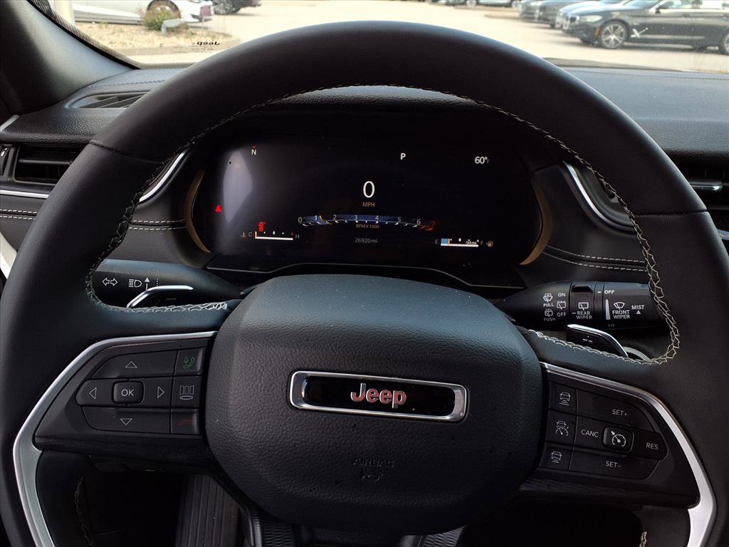 Used 2025 Jeep Grand Cherokee Altitude AWD/4WD image 13
