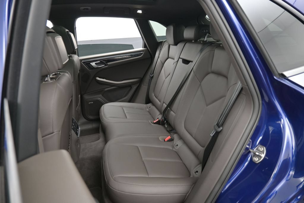 Certified 2026 Porsche Macan AWD/4WD image 24