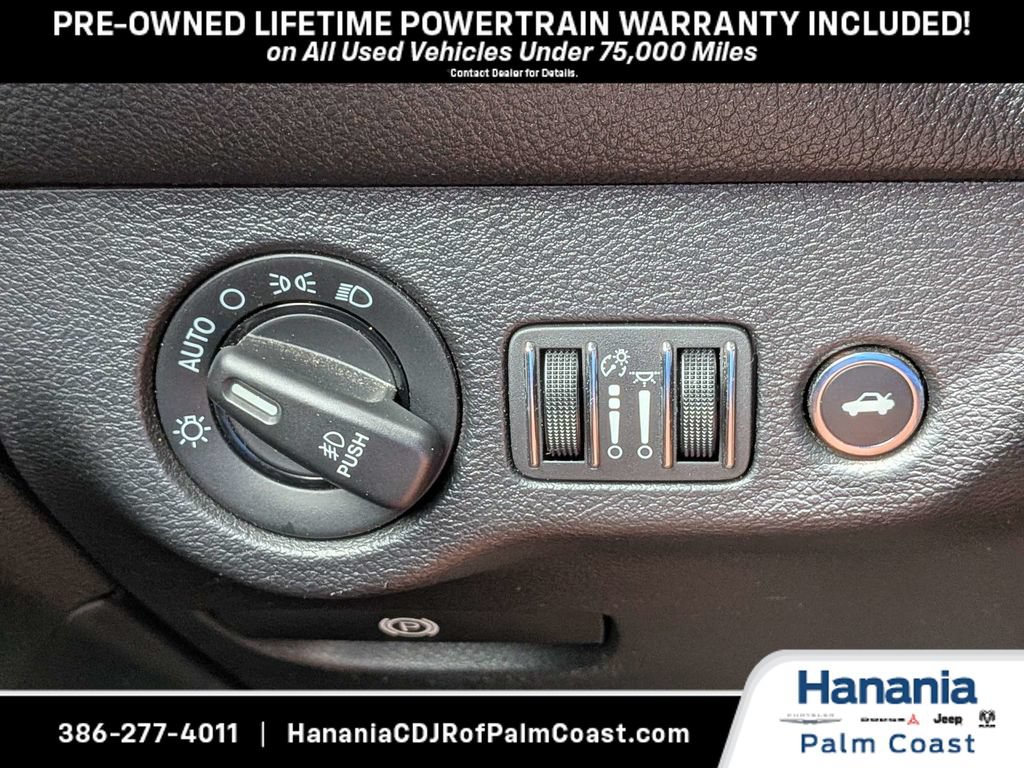 Used 2017 Dodge Challenger R/T RWD image 19