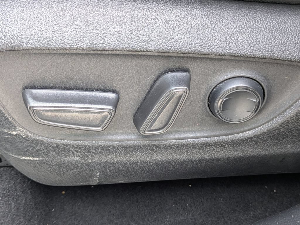 Used 2023 Toyota Highlander XLE FWD image 20