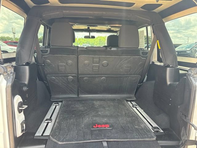 Used 2018 Jeep Wrangler Unlimited Sahara w/ LED Lighting Group AWD/4WD image 15