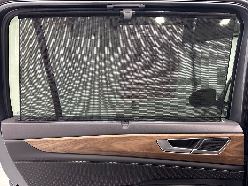 Used 2025 Volkswagen Atlas SE image 45