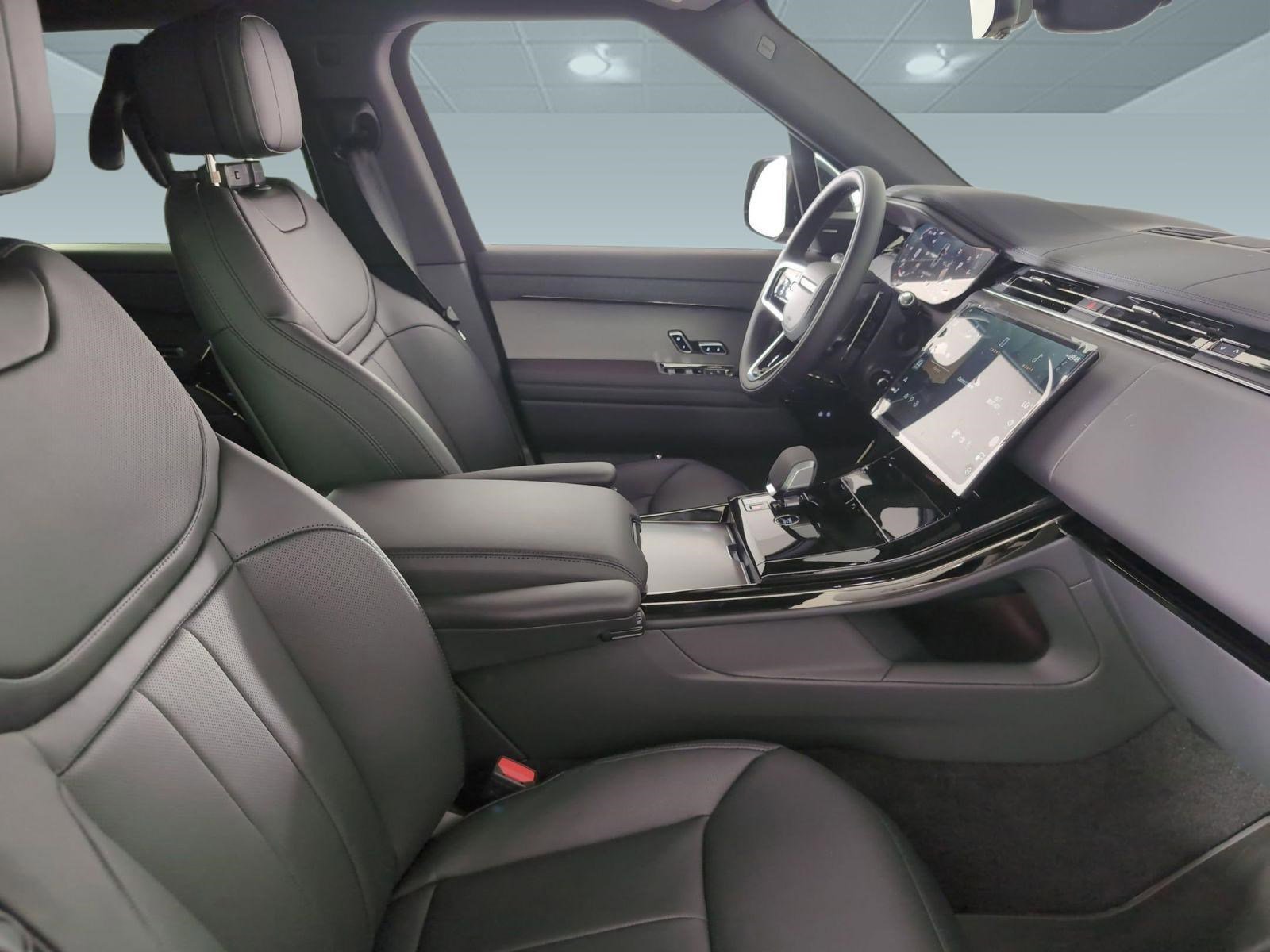 Used 2025 Land Rover Range Rover Sport SE image 18