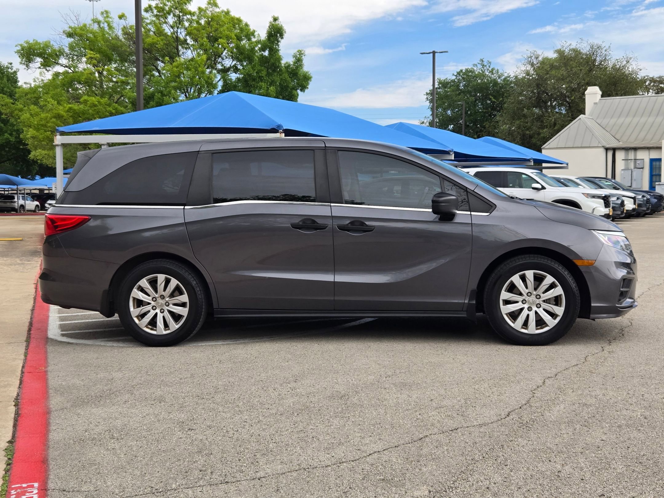 Used 2018 Honda Odyssey LX image 2