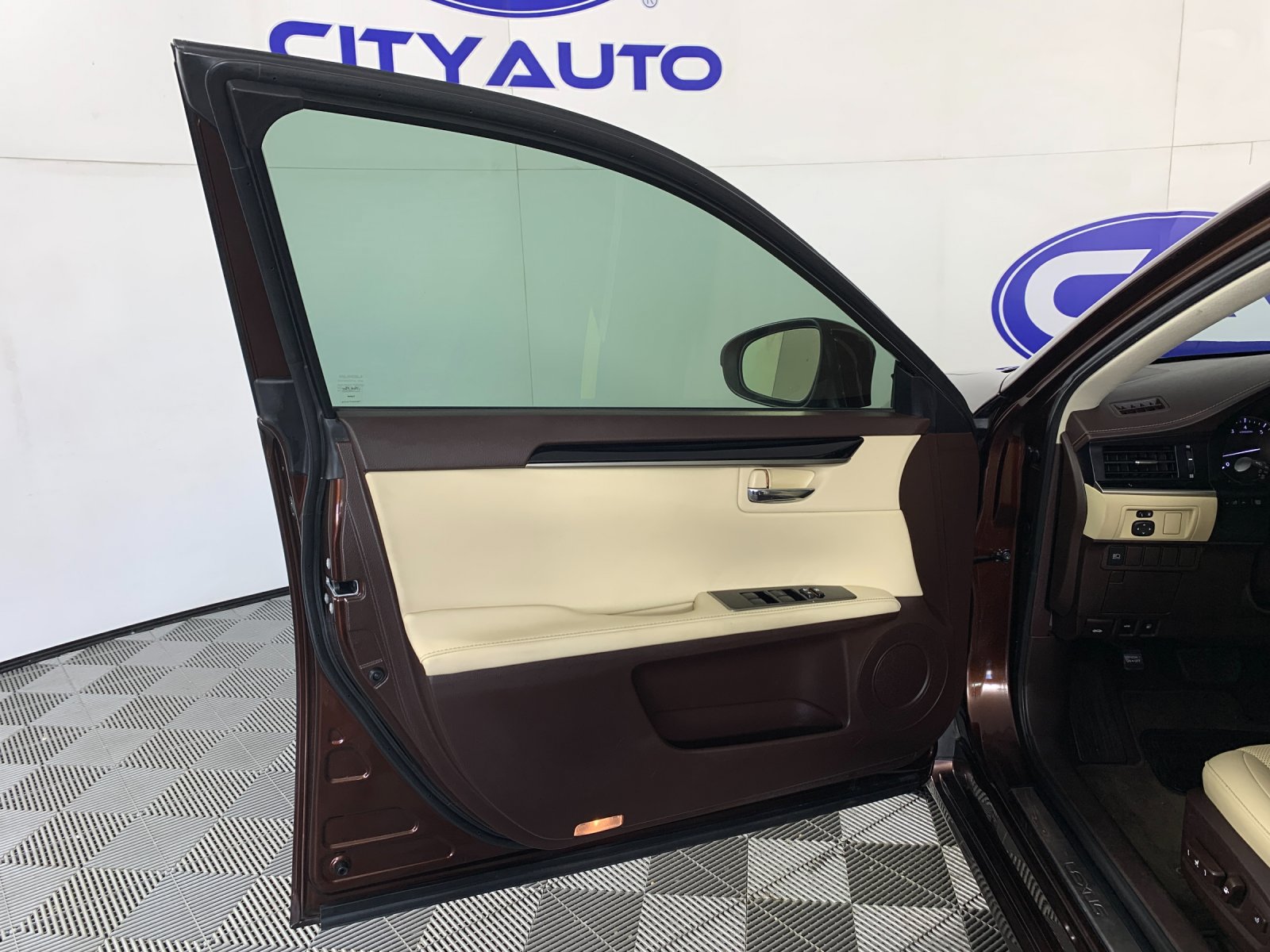 Used 2018 Lexus ES 350 w/ Accessory Package 2 FWD image 11