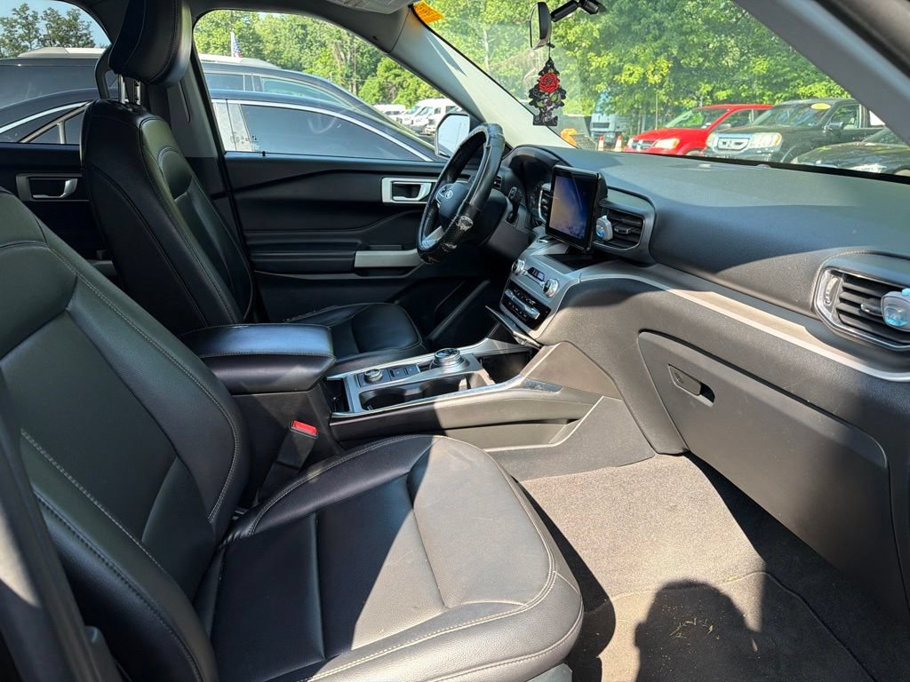 Used 2021 Ford Explorer XLT w/ Equipment Group 202A AWD/4WD image 5