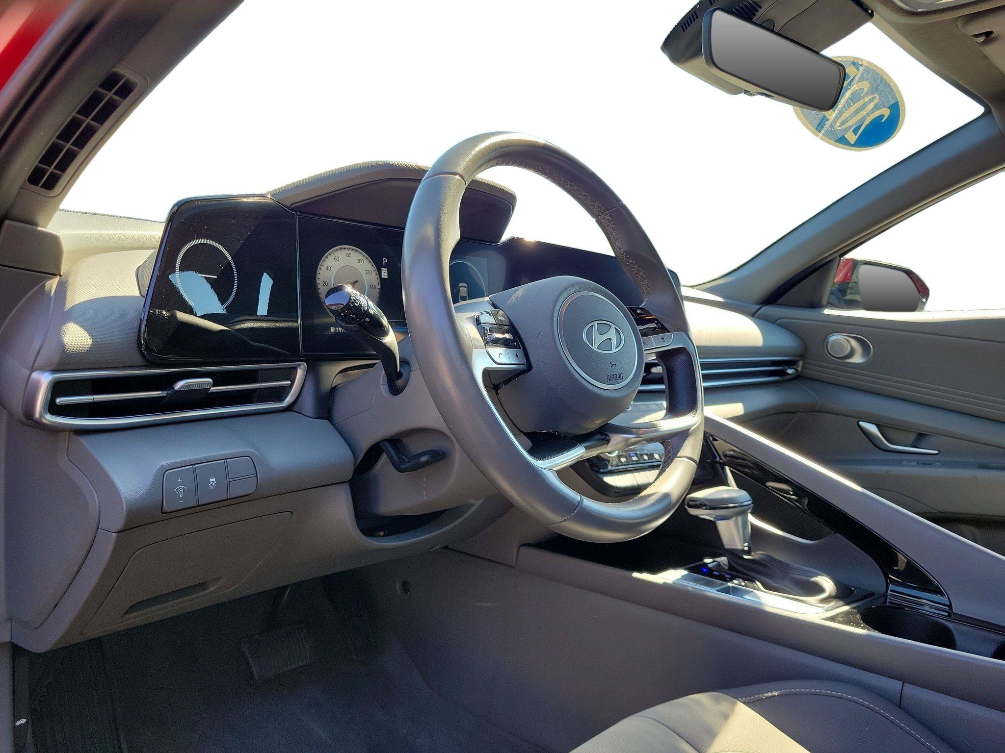Used 2025 Hyundai Elantra SEL FWD image 6