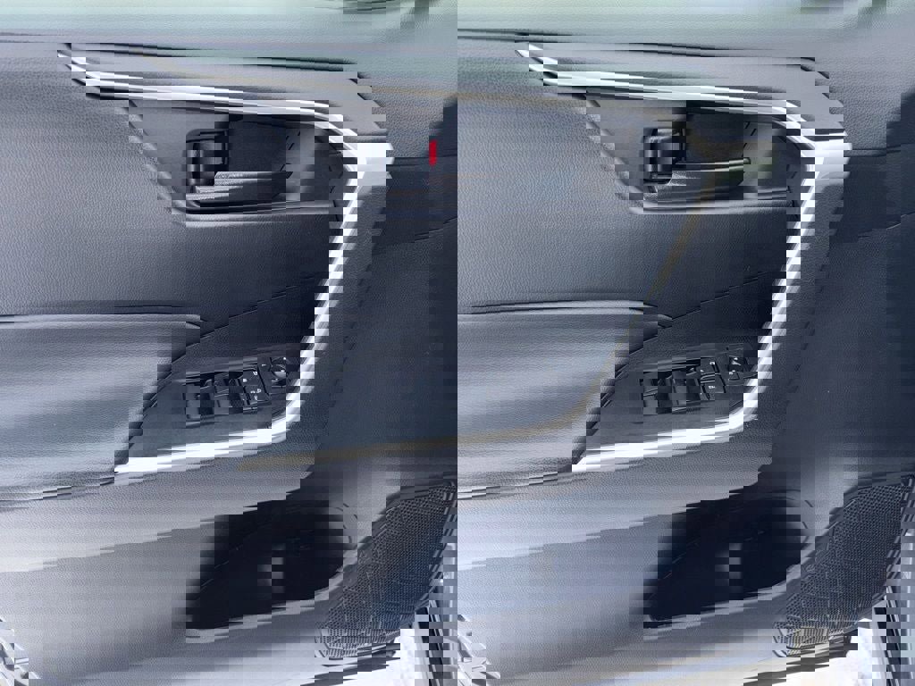 Used 2023 Toyota RAV4 LE image 12