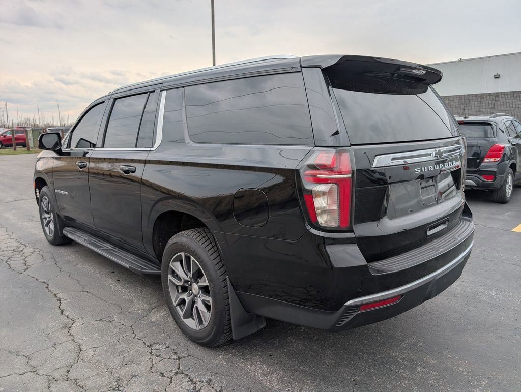 Used 2022 Chevrolet Suburban LT w/ LT Signature Package image 6
