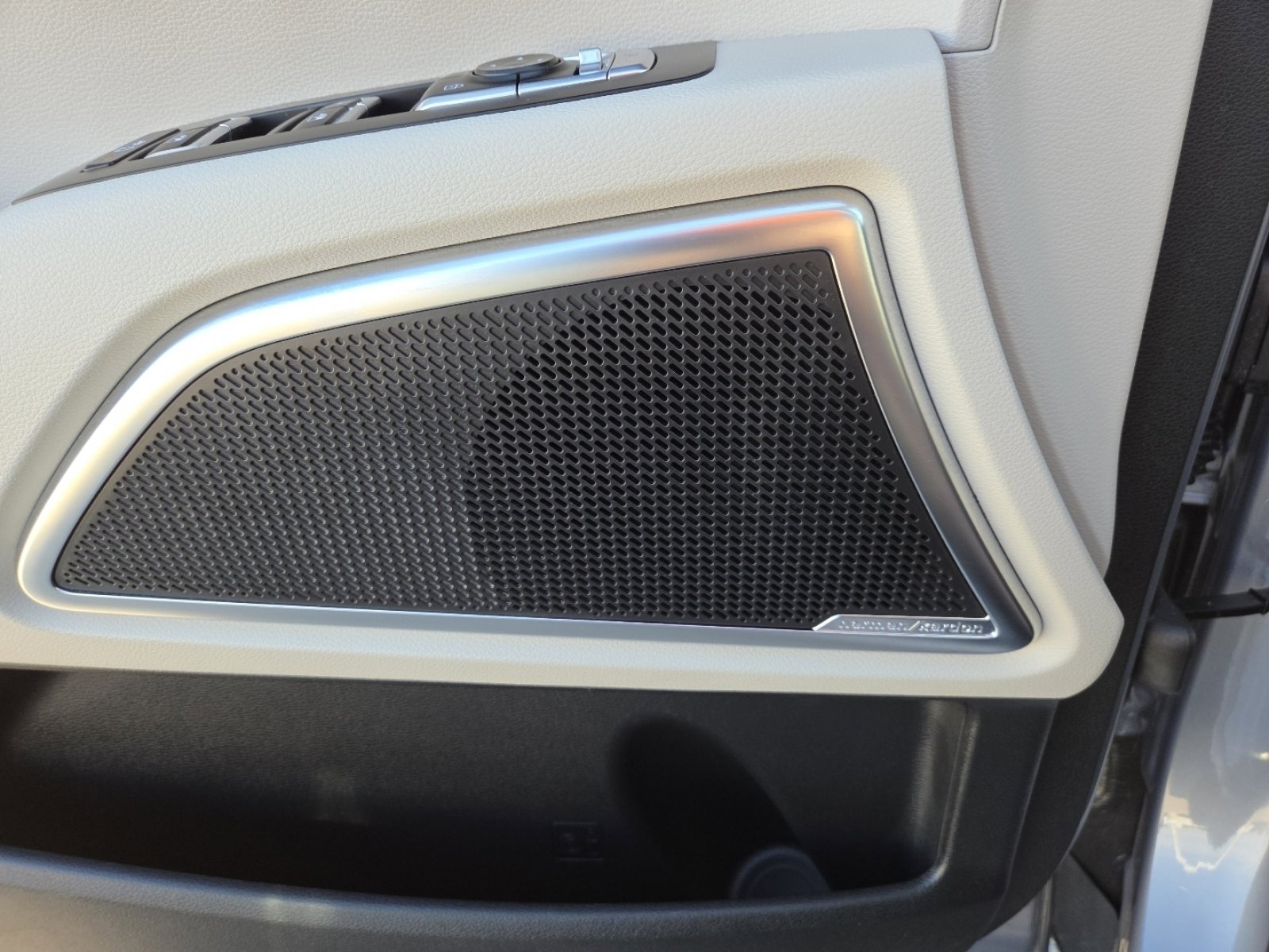 Used 2024 Kia Telluride SX image 10