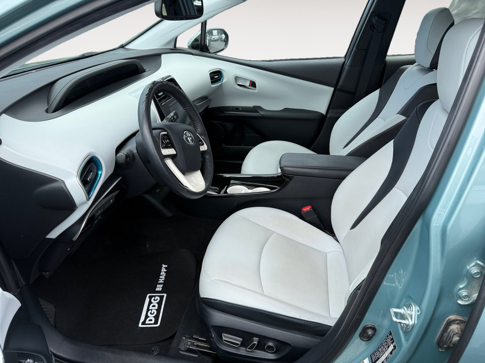 Used 2016 Toyota Prius Four FWD image 10