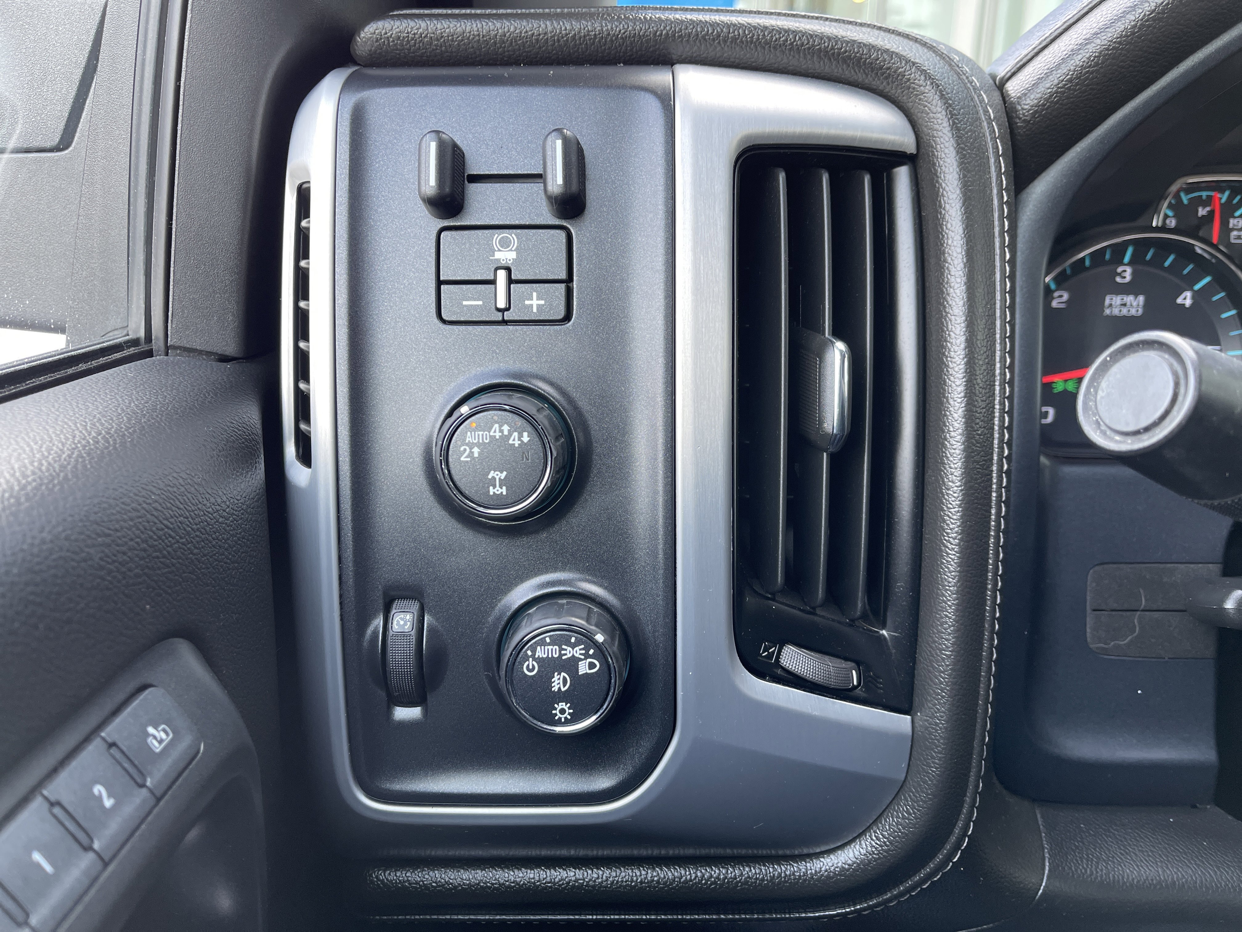 Used 2018 GMC Sierra 1500 SLT w/ SLT Premium Package image 19