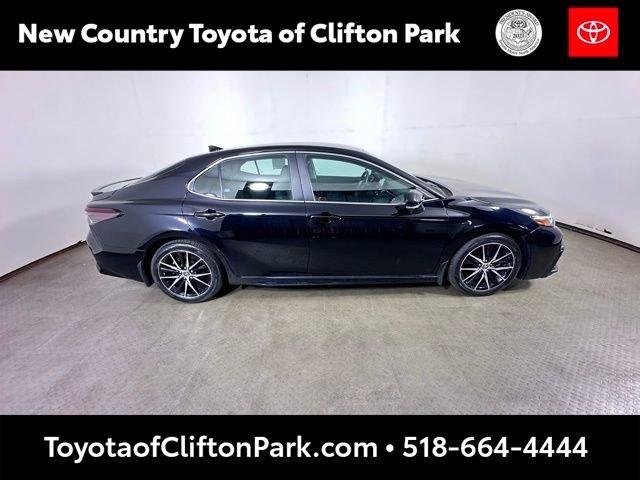 Used 2024 Toyota Camry SE image 2