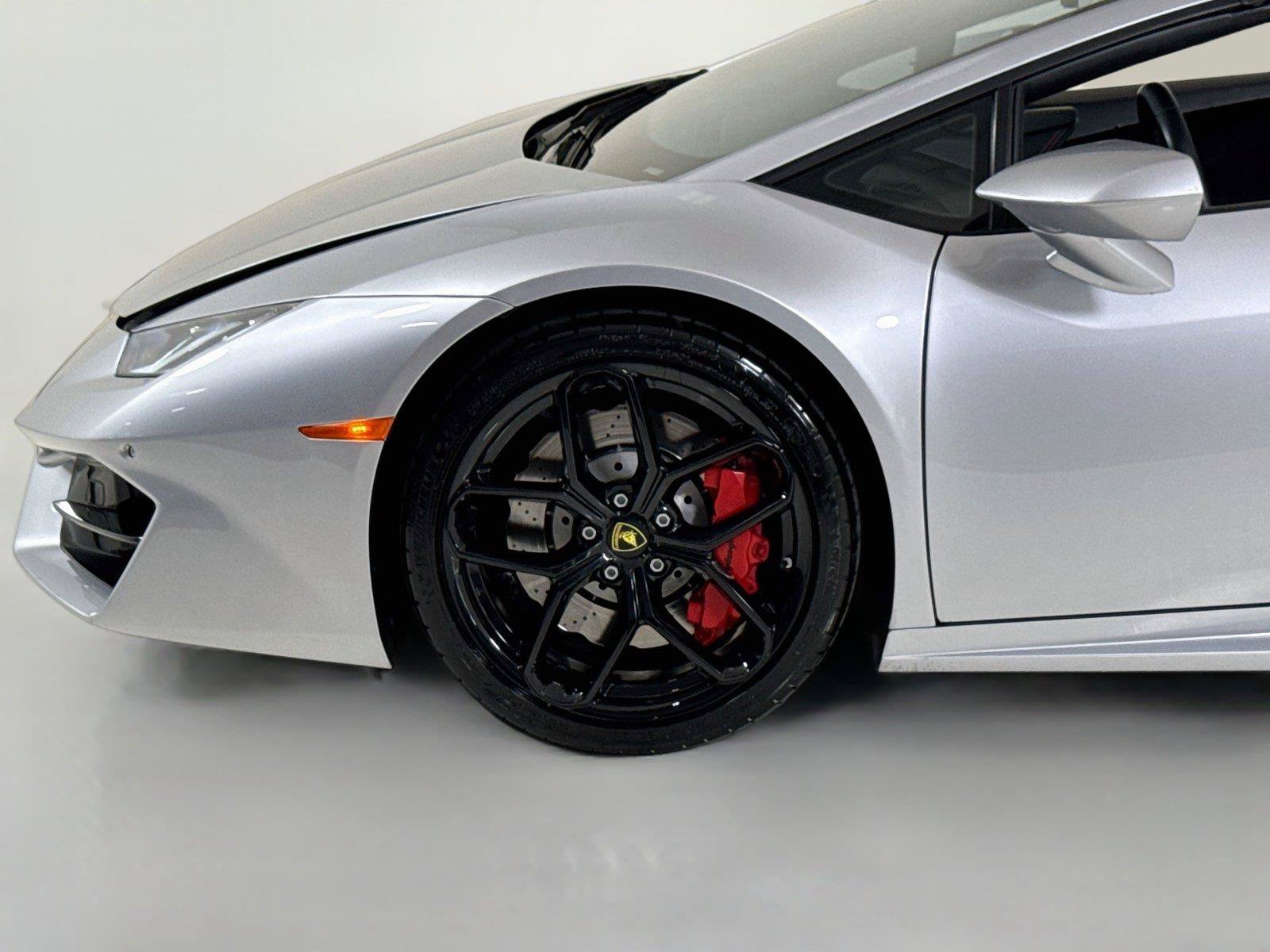 Used 2018 Lamborghini Huracan LP 580-2 RWD image 34
