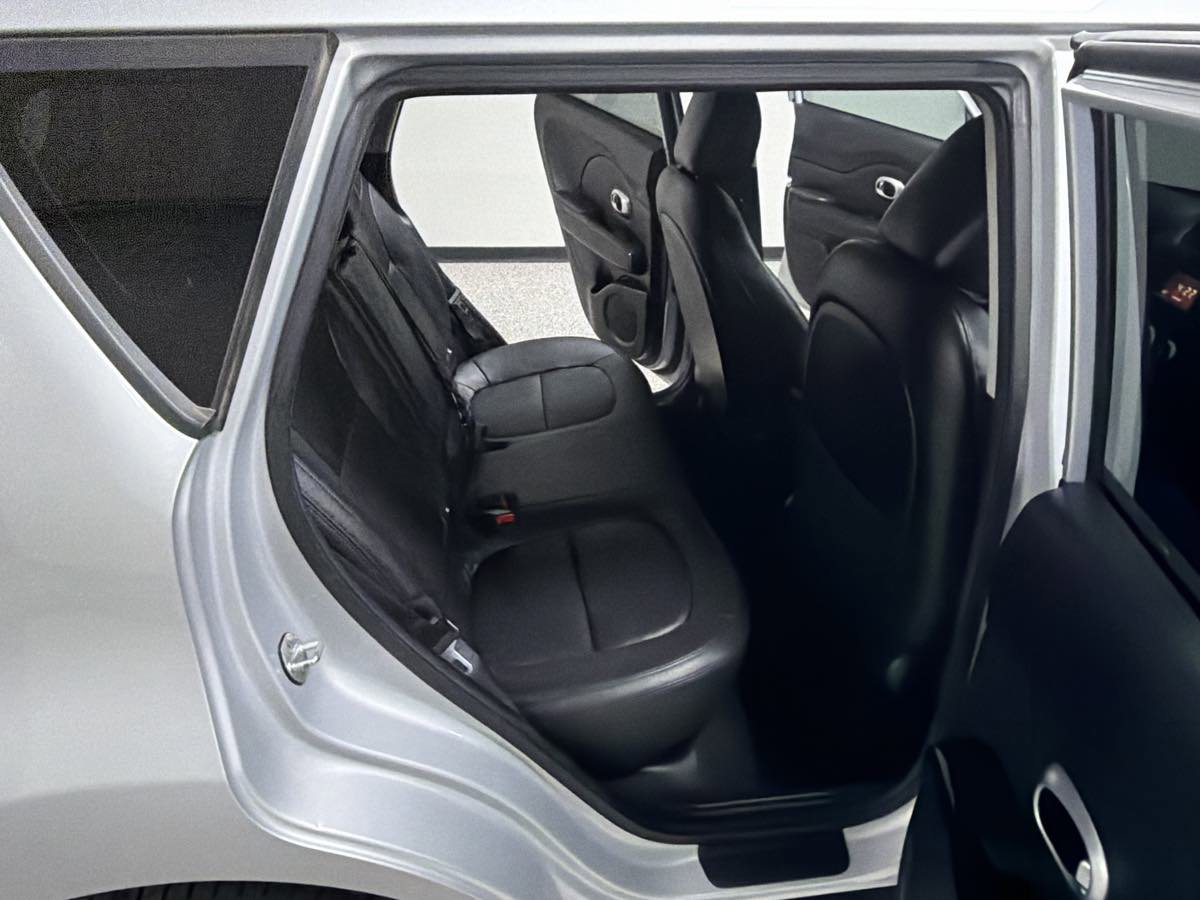 Used 2016 Kia Soul ! FWD image 26
