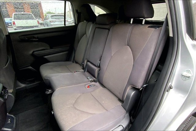Used 2022 Toyota Highlander LE AWD/4WD image 25