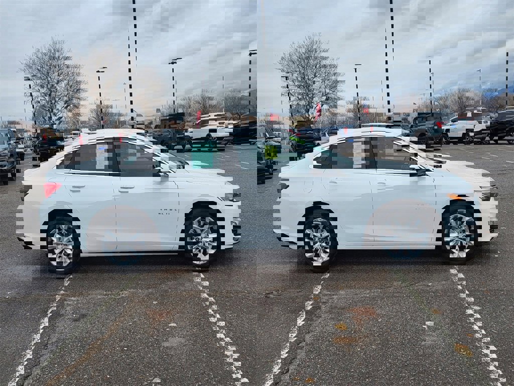 Certified 2025 Chevrolet Malibu LT image 2