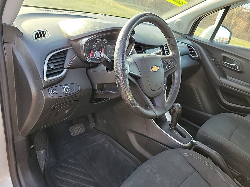 Used 2018 Chevrolet Trax LS image 17