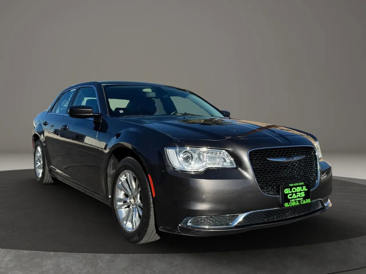 Used 2017 Chrysler 300 Limited image 4