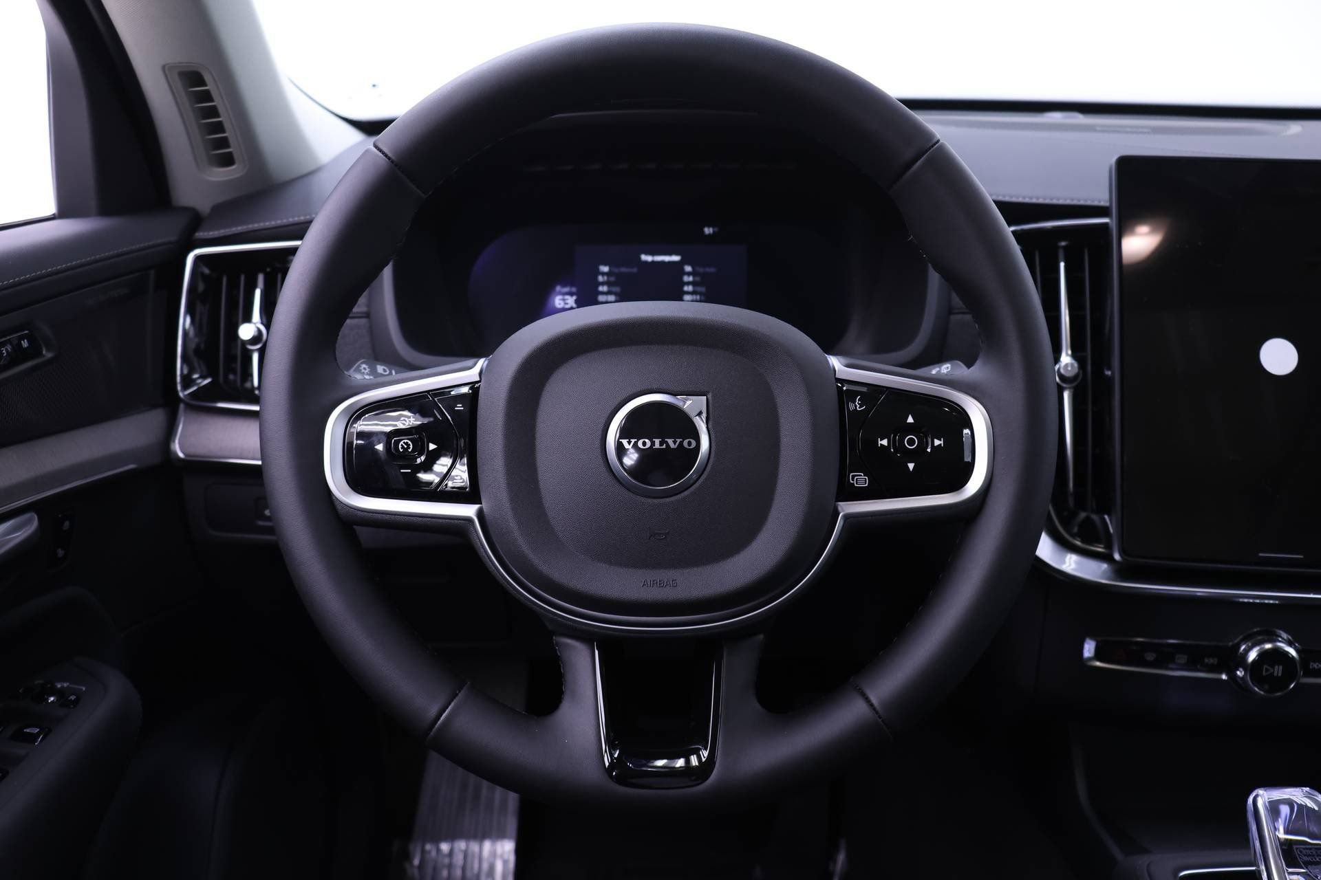 New 2026 Volvo XC90 B6 Ultra w/ Protection Package image 14