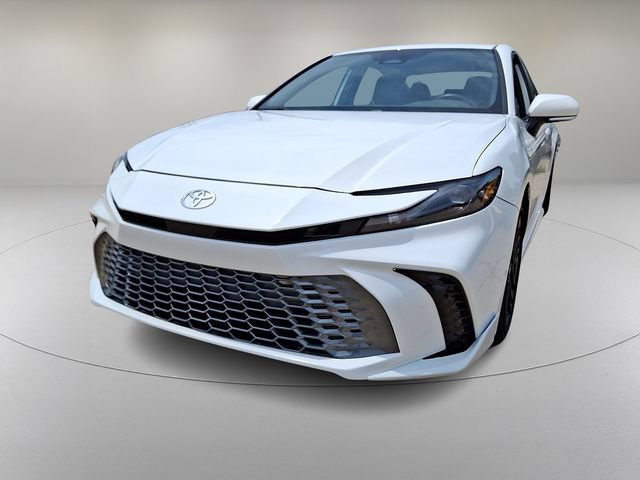 Used 2025 Toyota Camry SE FWD image 4
