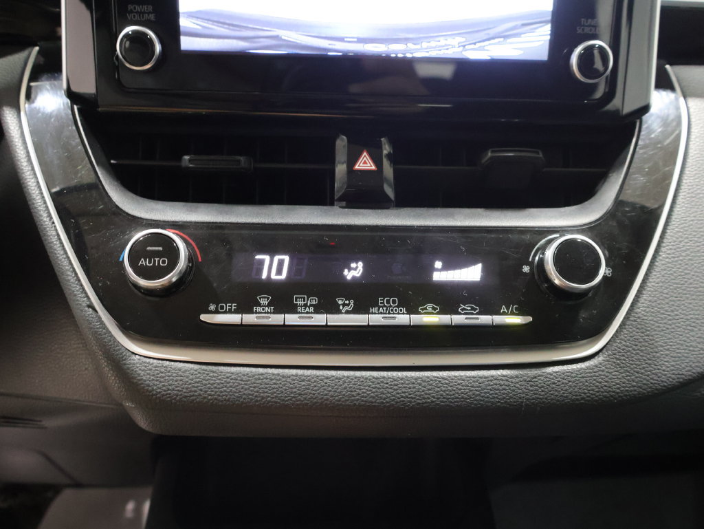 Used 2020 Toyota Corolla LE FWD image 25