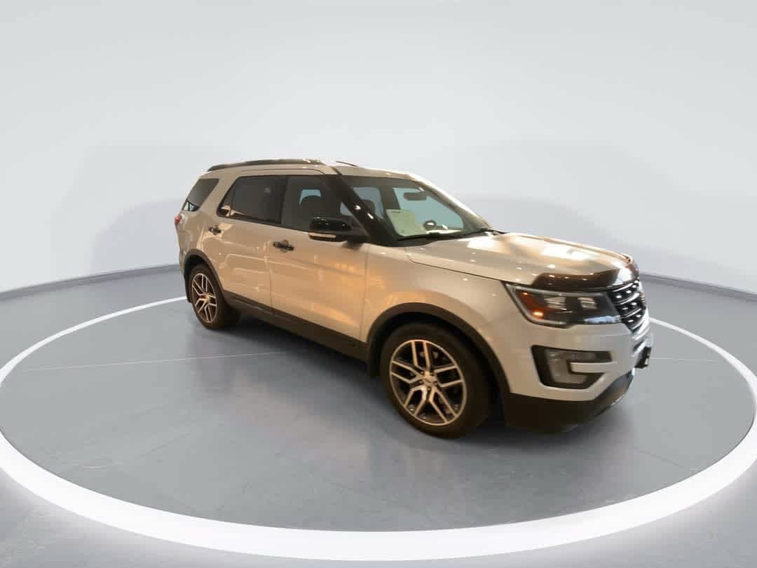 Used 2017 Ford Explorer Sport w/ Equipment Group 401A AWD/4WD image 2