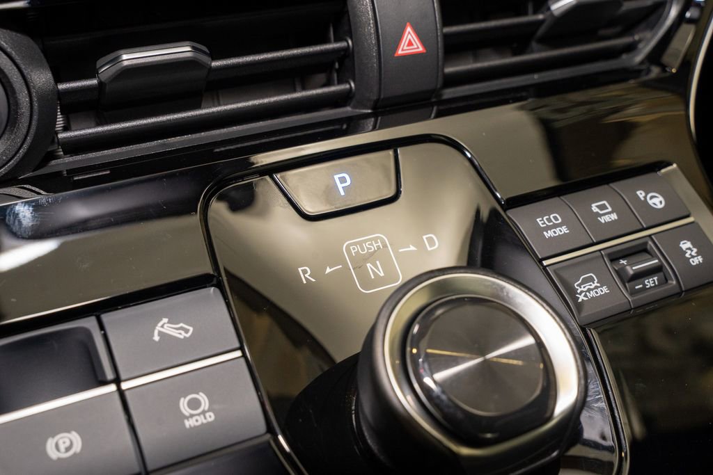 Used 2025 Toyota bZ4X AWD image 17
