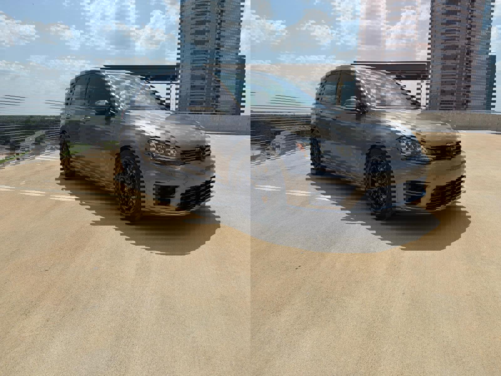 Used 2015 Volkswagen Golf R 4-Door image 6