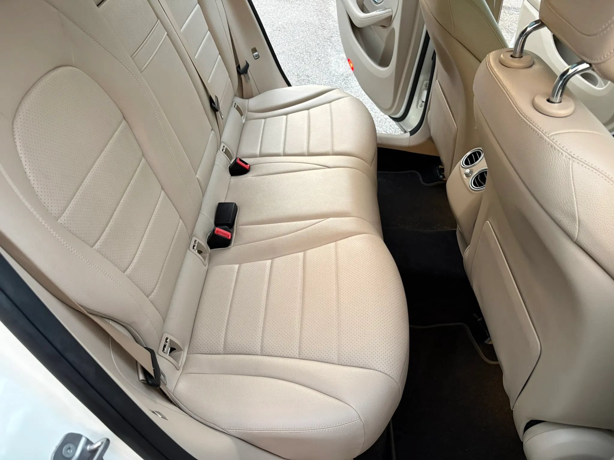 Used 2017 Mercedes-Benz GLC 300 4MATIC image 23