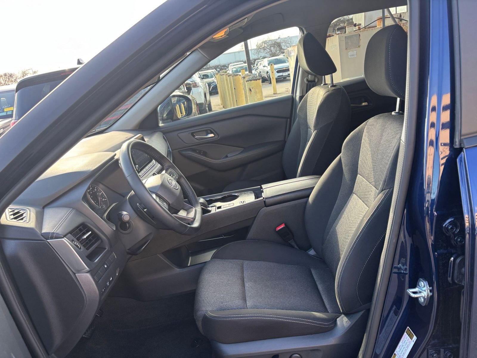 Used 2025 Nissan Rogue SV FWD image 29