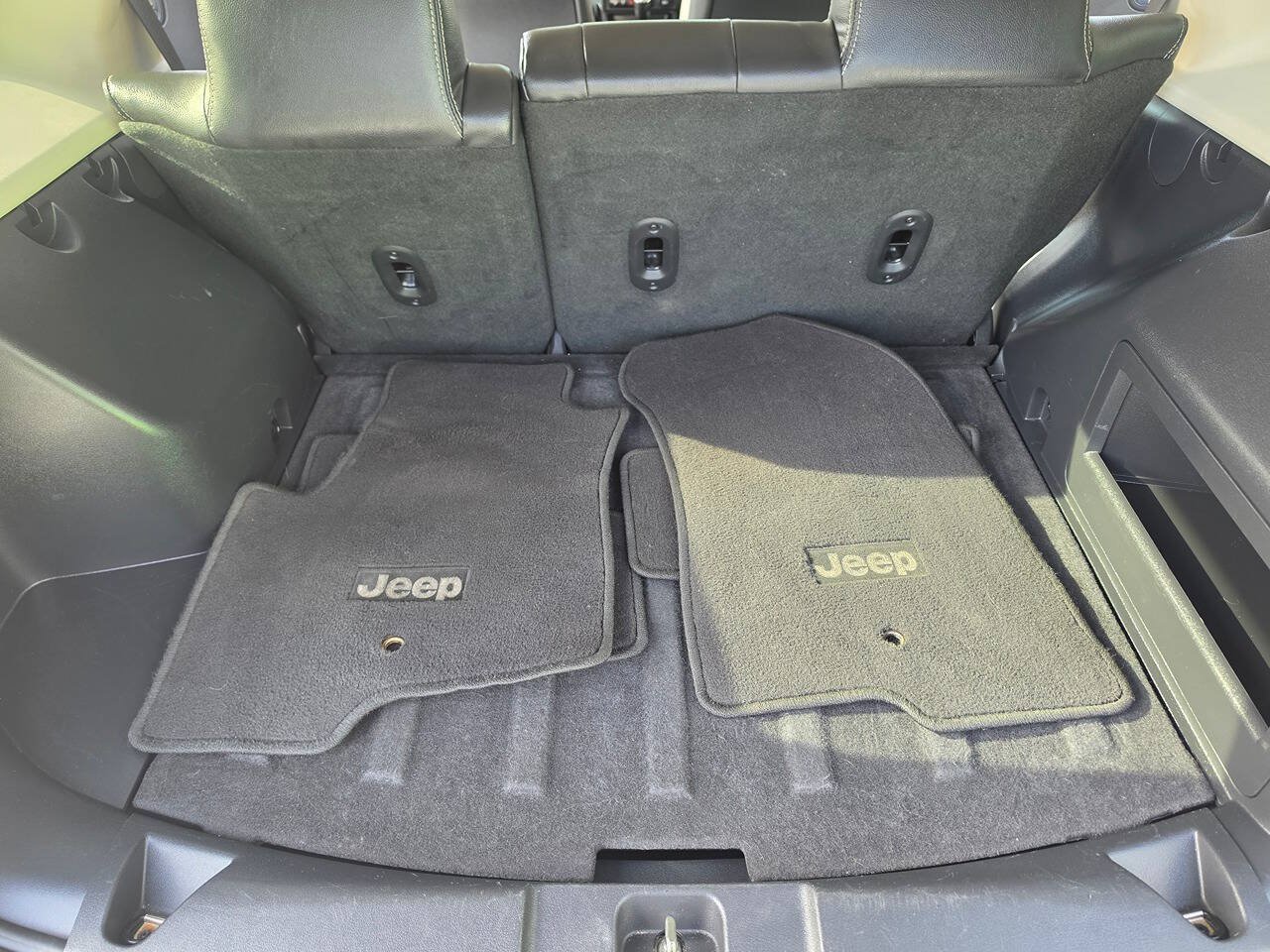 Used 2016 Jeep Patriot High Altitude FWD image 21