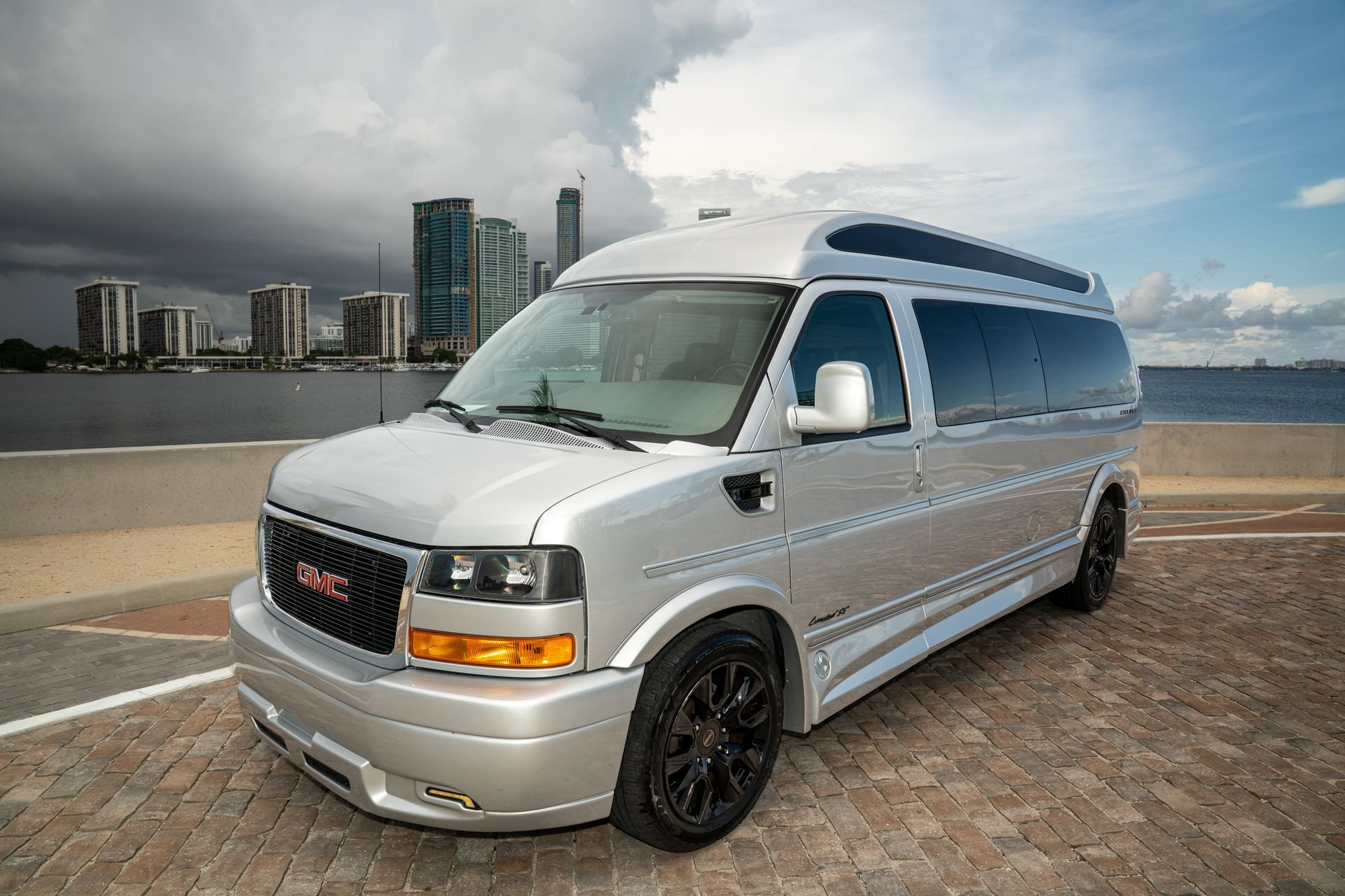 Used 2022 GMC Savana 2500 Extended RWD image 12