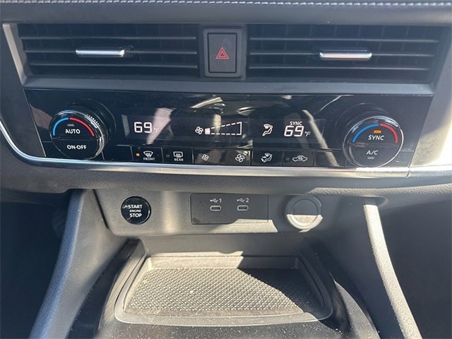 Used 2025 Nissan Rogue SV image 17