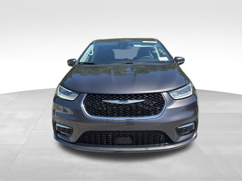 Used 2023 Chrysler Pacifica Touring-L FWD image 19