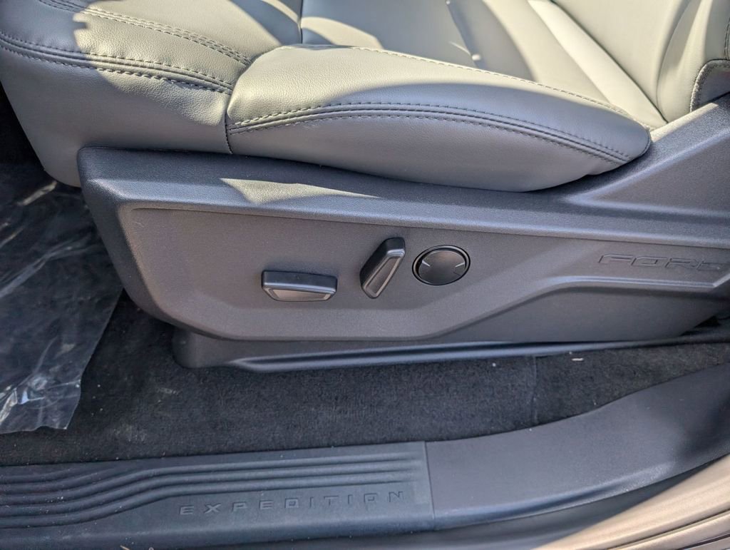 New 2026 Ford Expedition Active image 28