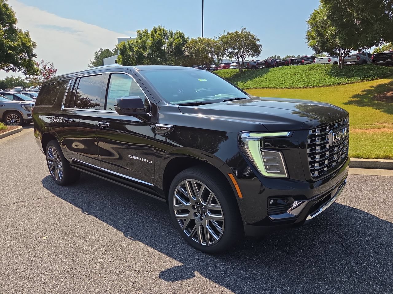 New 2026 GMC Yukon XL Denali Ultimate AWD/4WD image 2