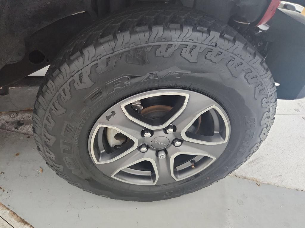 Used 2018 Jeep Wrangler Sport AWD/4WD image 38