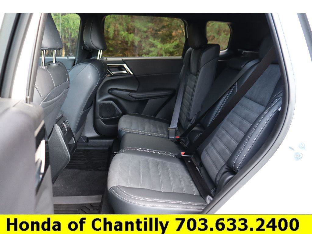 Used 2024 Mitsubishi Outlander SE Black Edition image 25