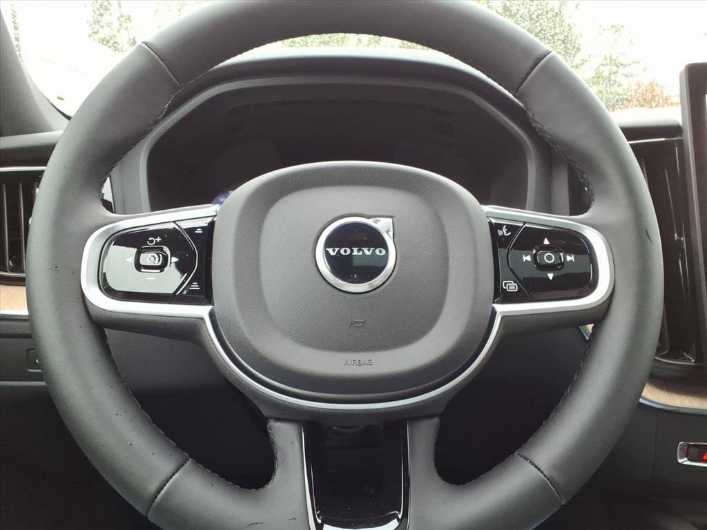 New 2026 Volvo XC60 B5 Plus w/ Protection Package Premier AWD/4WD image 25