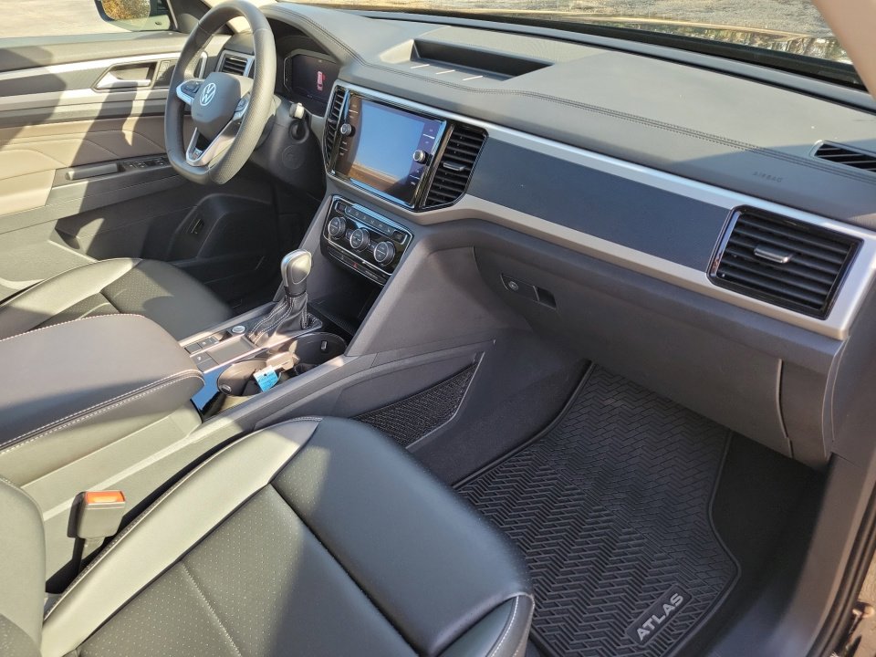 Used 2021 Volkswagen Atlas SEL R-Line image 31