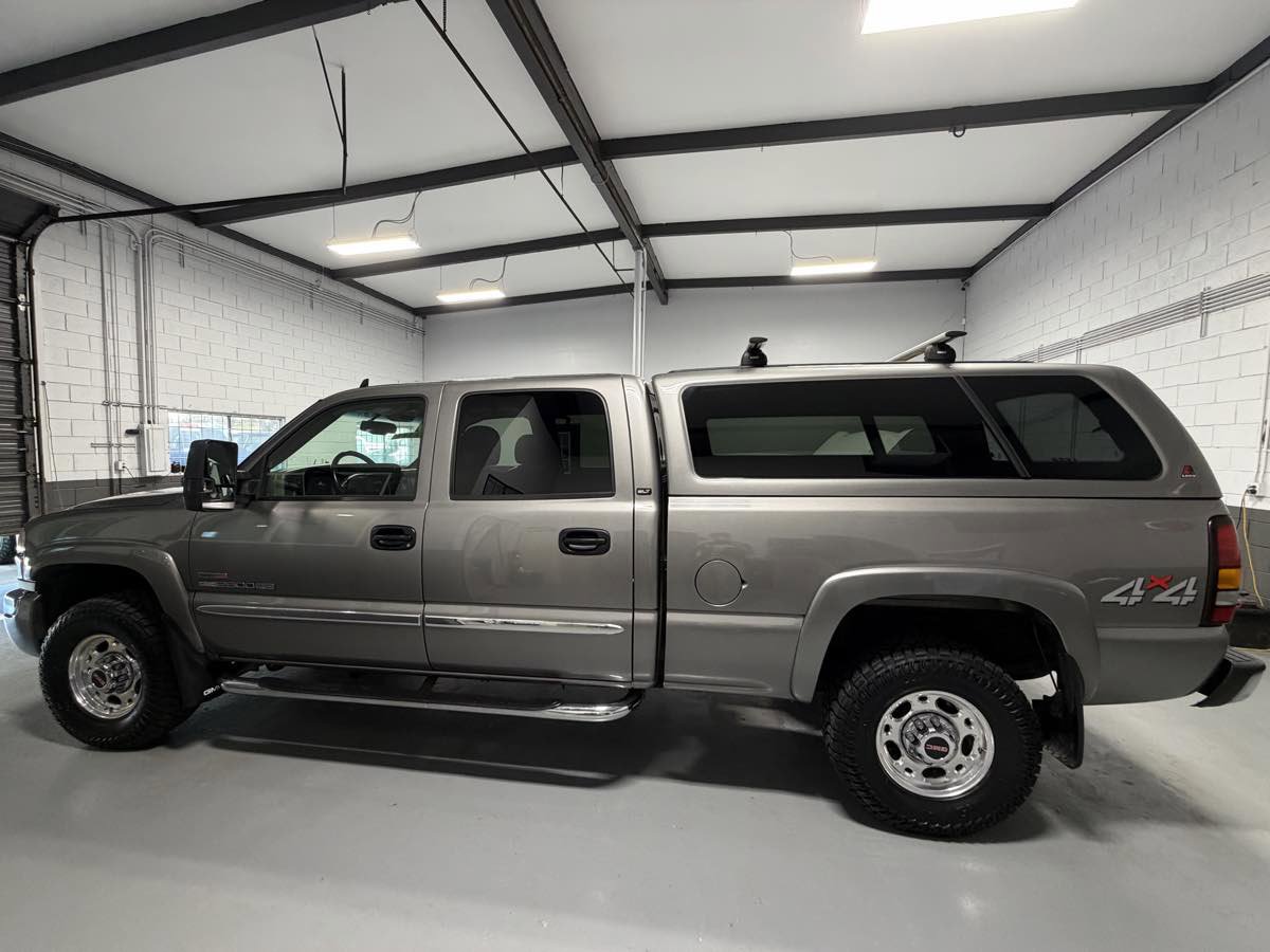 Used 2006 GMC Sierra 2500 SLT w/ Heavy-Duty Power Package image 10