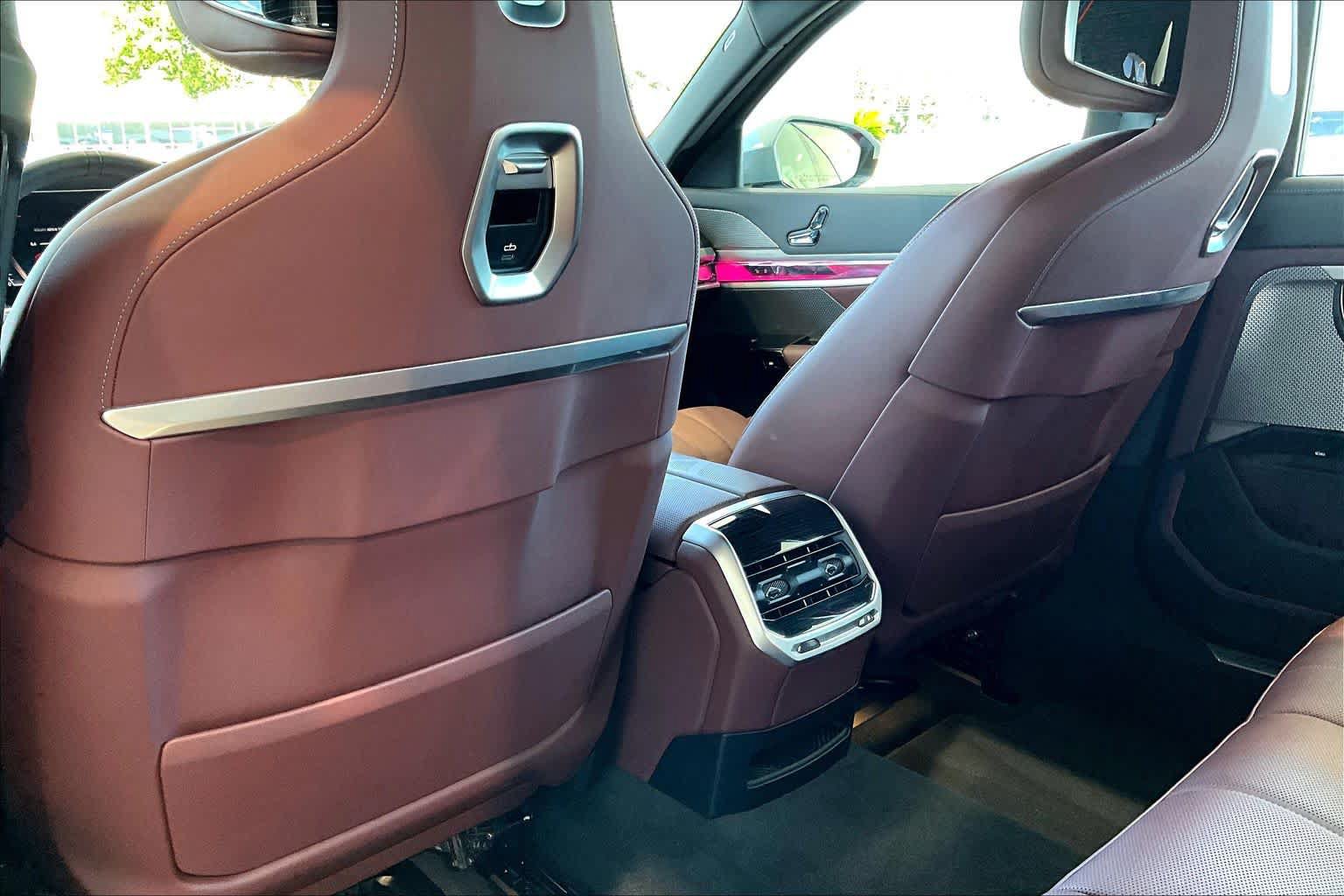 Used 2026 BMW 740i RWD image 33